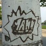 Graffiti sur arbre