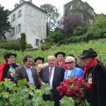 Baptême de la rose République de Montmartre avec Michou en compagnie de Daniel Vaillant, Jean-Marc Tarrit, Jean-Paul Reynoird, Clos Montmartre, Paris 18e (75)